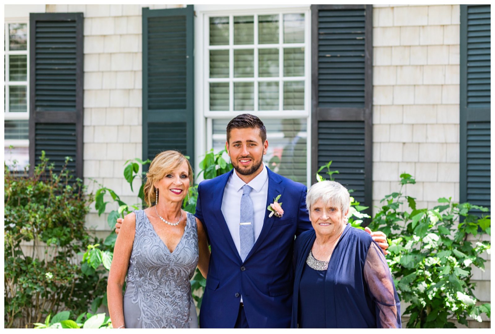 groom with grandma and mom